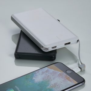 Power Bank PLÁSTICO Slim com Indicador Led